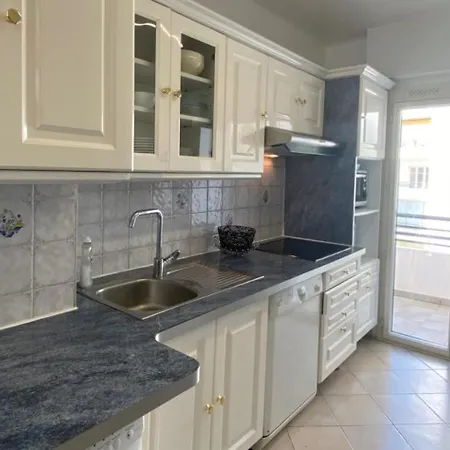 Henri Camille Re - Versailles - 2 Bedrooms - Center And Sea View *